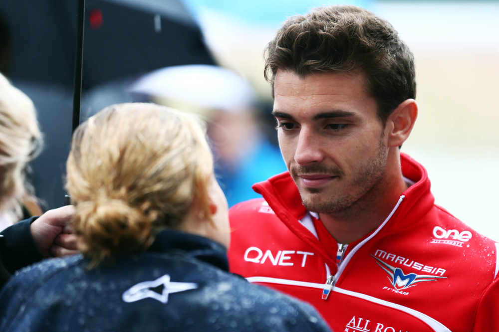 Le clan Bianchi explique aux voleurs pourquoi il faut restituer les karts dérobés