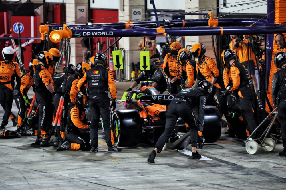 Zak Brown lâche une bombe : il prône un retour des ravitaillements en carburant !