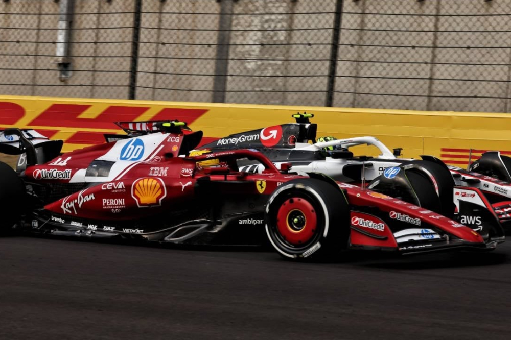 Oliver Bearman attend son heure dans l'ombre de Lewis Hamilton