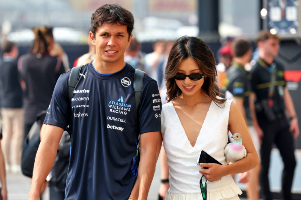 Alex Albon annonce ses fiançailles sur les réseaux sociaux