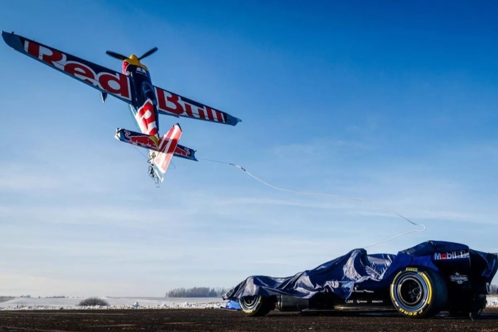 Un lever de rideau risqué pour la nouvelle livrée de Red Bull...
