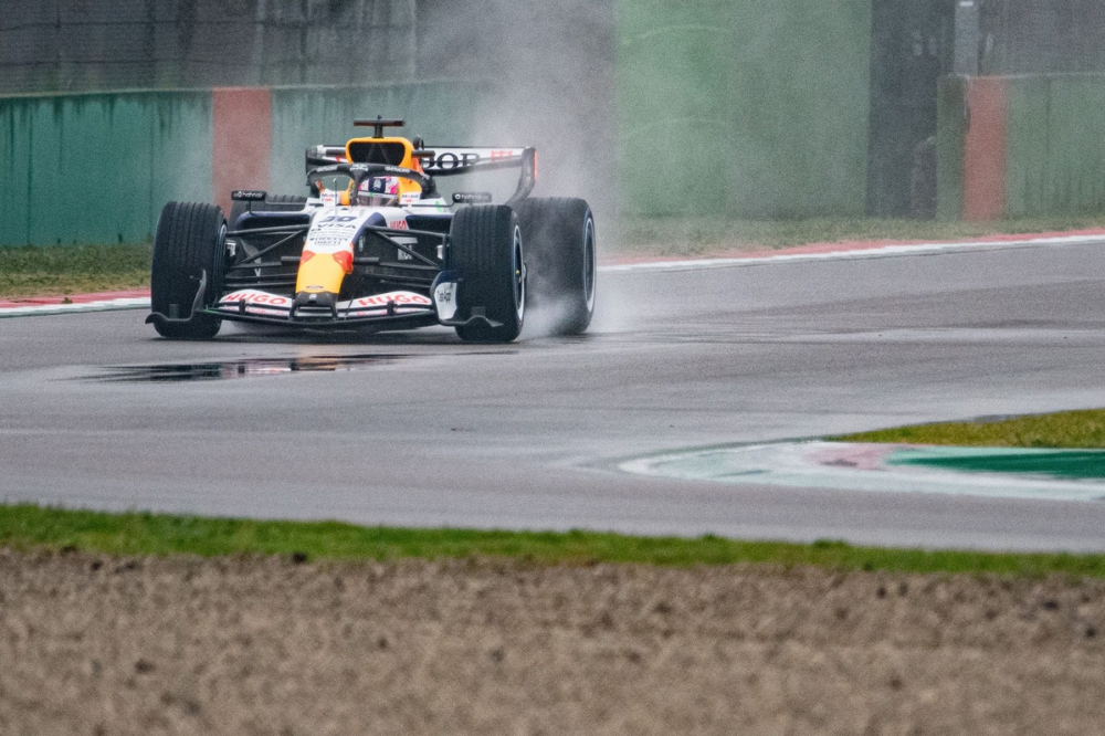 Lindblad est sorti de la piste lors du shakedown de Racing Bulls