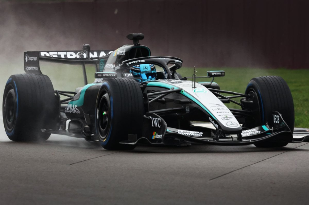 Mercedes lance officiellement sa W17 en piste à Silverstone