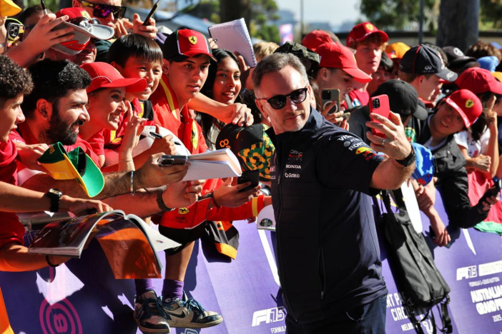 Avant son possible retour en F1, Christian Horner sort du silence et va à la rencontre des fans