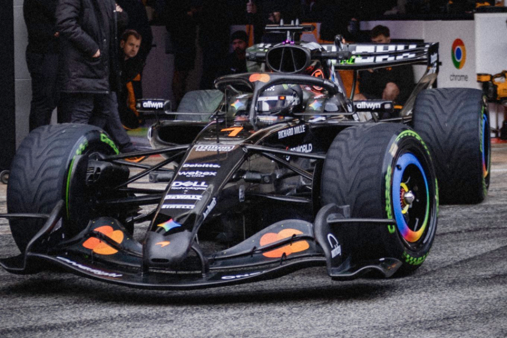 Mercedes impressionne encore à Barcelone pendant que Norris dévoile la nouvelle McLaren