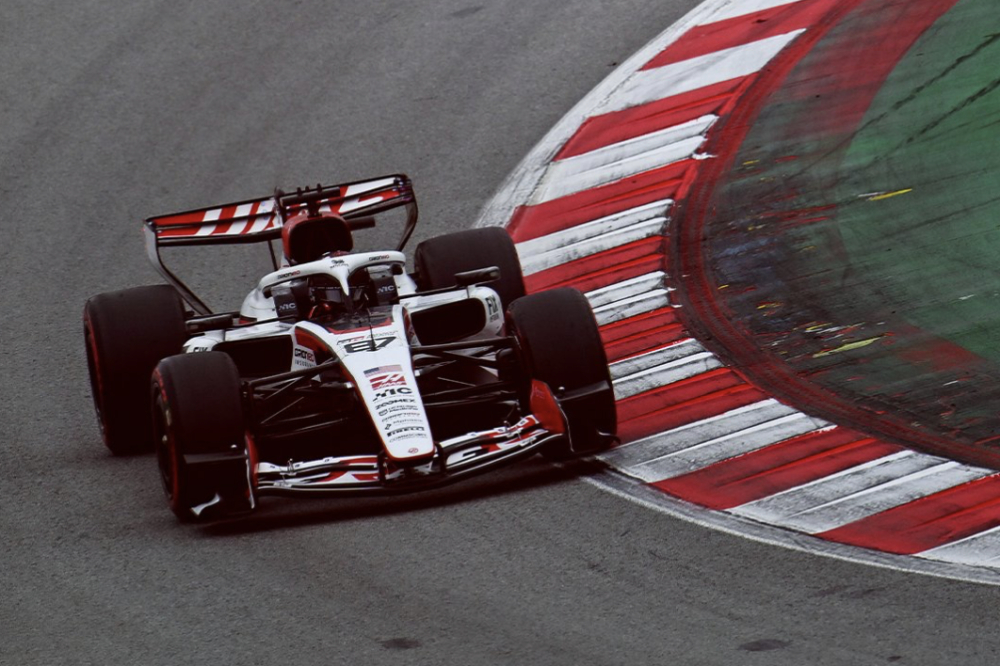 Haas F1 freinée par la fiabilité à Barcelone : deux alertes, dont une sérieuse, pour la VF-26