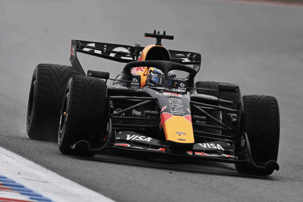 Red Bull contrainte de zapper Barcelone : l’accident d’Hadjar bouleverse le programme