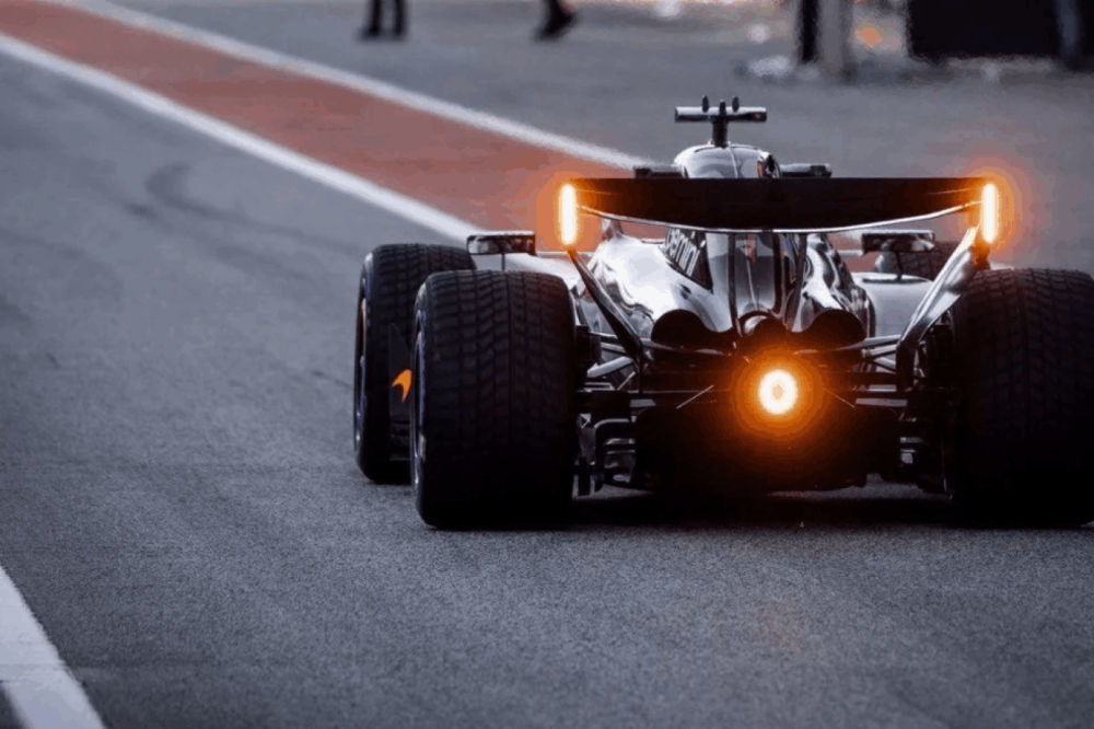 McLaren : Oscar Piastri stoppé par un problème de carburant à Barcelone