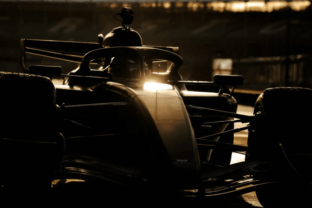 Cadillac met le feu à Times Square avant la révélation de sa véritable identité en F1