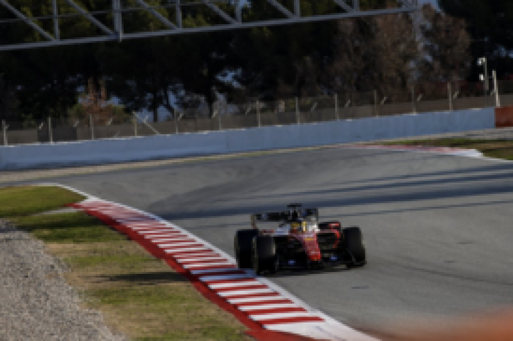 Lewis Hamilton satisfait de ses premiers tours au volant de la nouvelle Ferrari