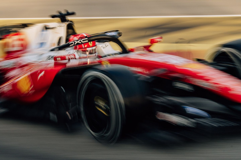 Ferrari se rapproche de Mercedes à Barcelone, Aston Martin déploie ses ailes