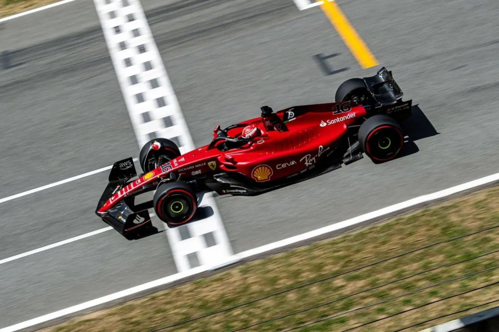 Charles Leclerc affole les chronos pour Ferrari