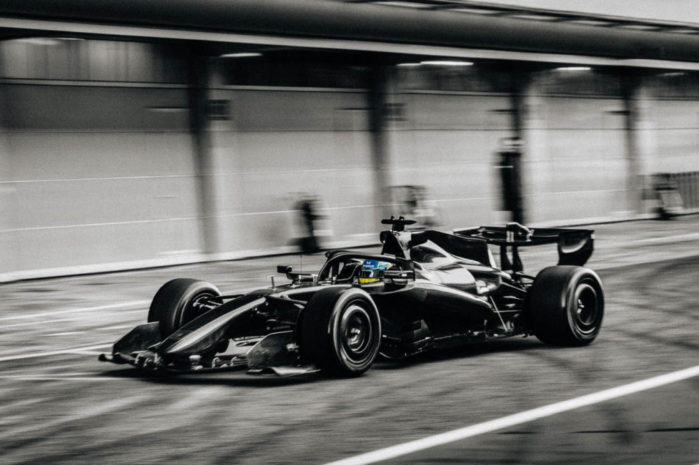 Feu bleu et vitesse réduite : l'étrange début d'Aston Martin F1 expliqué