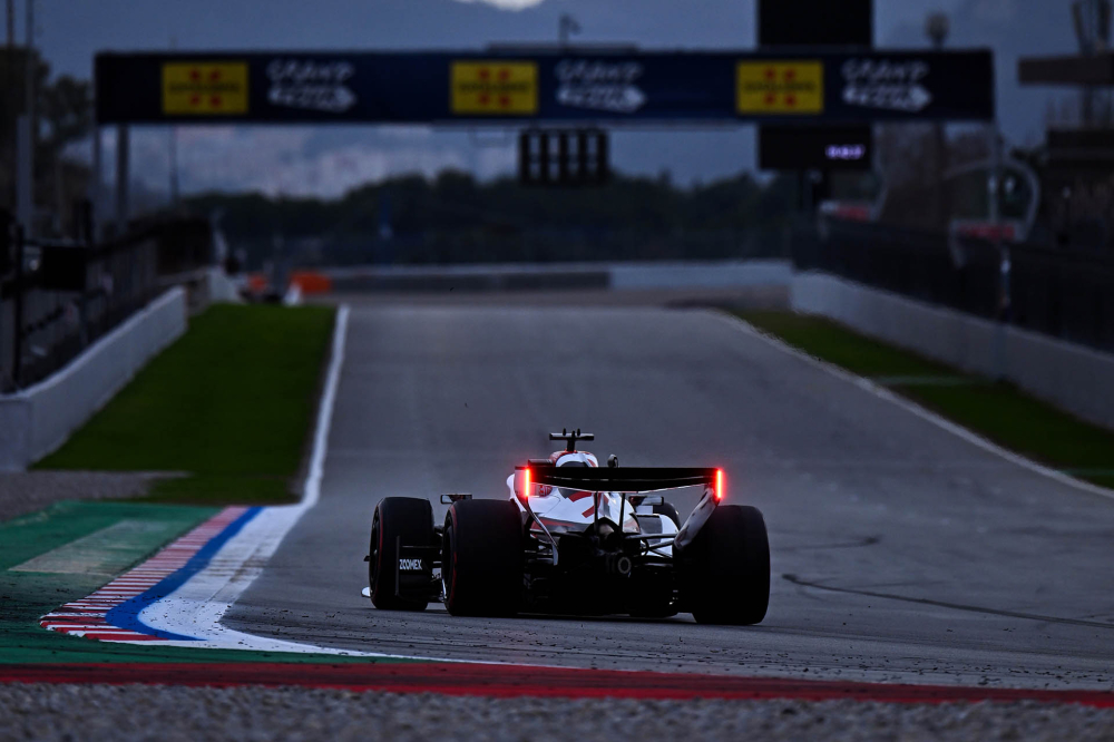 Haas F1 déplore un problème de fiabilité et une matinée écourtée à Barcelone
