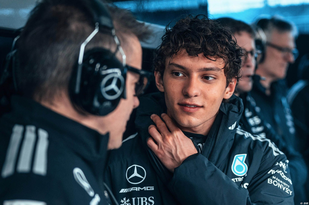 Antonelli vise les victoires et le titre, mais Mercedes appelle à la patience