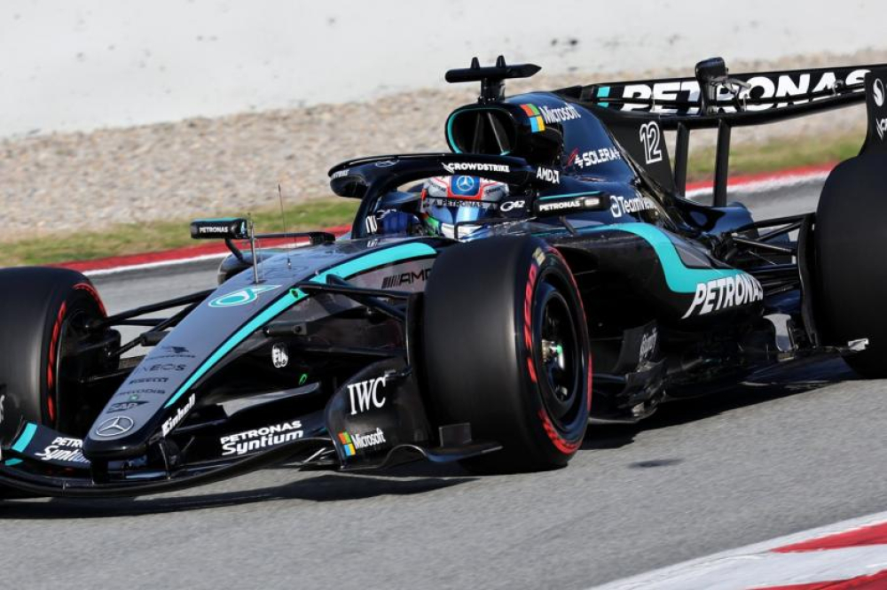 « Je suis prudent » : malgré les polémiques sur la légalité de son moteur, Mercedes s'avance en favori masqué avant le début de saison