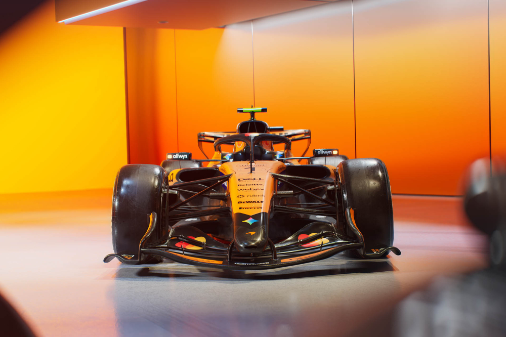 Brown révèle que 'des indices' montrent que McLaren F1 'sera forte' en 2026
