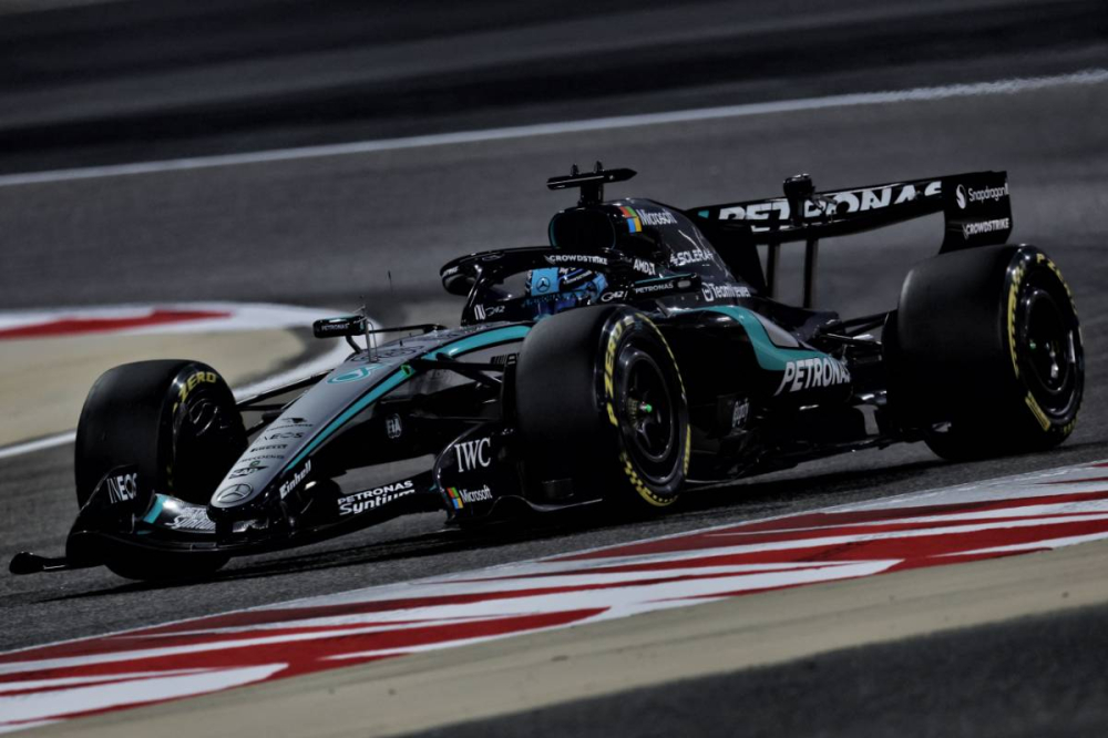 Mercedes F1 en difficulté à Bahreïn : Antonelli et Russell frustrés