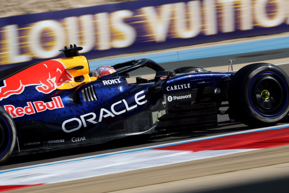 Verstappen persiste et signe : 