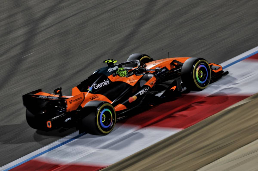 McLaren à contre-courant : une stratégie inhabituelle qui intrigue le paddock