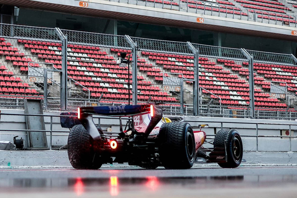 Pirelli F1 révèle son plan 'étrange' pour tester les pneus pluie de 2026