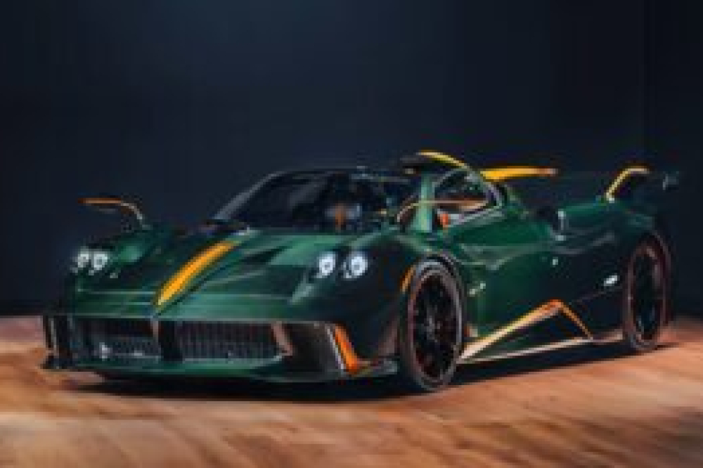 Pagani s’auto-célèbre avec une Huayra au V12 de 834 ch