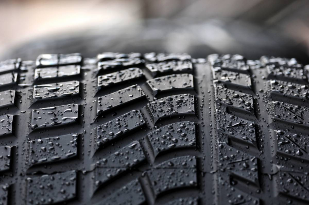 Mirage dans le désert : des essais de pneus pluie à Bahreïn !