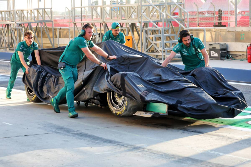 Aston Martin en difficulté : nouvel arrêt en piste pour Alonso à Bahreïn