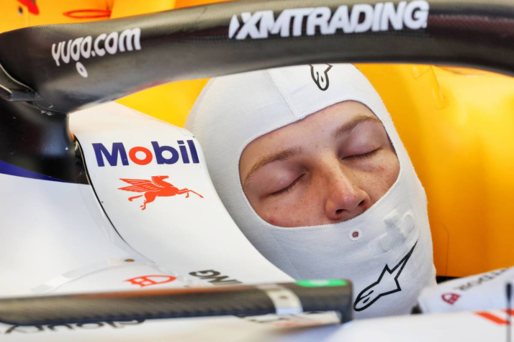 Liam Lawson met de l'ordre dans sa communication en s'isolant volontairement