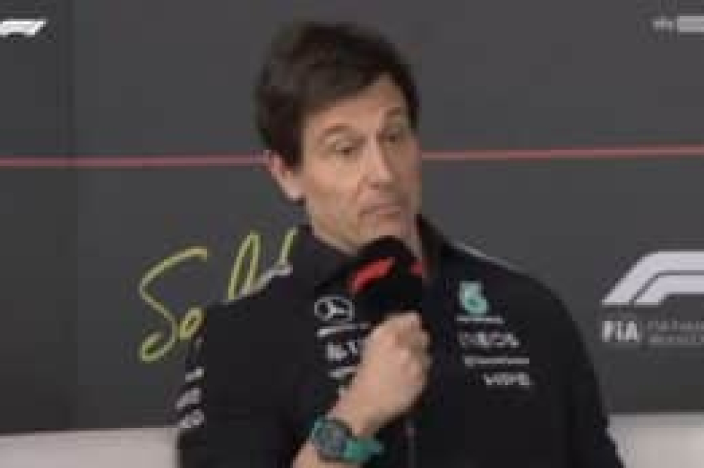 Mercedes sous le feu des rumeurs : Wolff perd patience