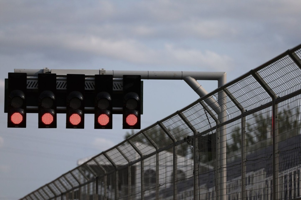Qui éteint les feux au départ des GP de F1 ?