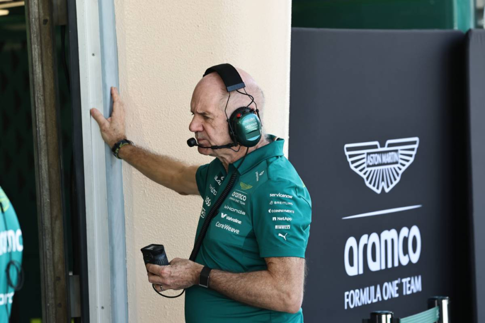 Adrian Newey tire la sonnette d’alarme : Aston Martin contraint de limiter Alonso et Stroll pour éviter des 