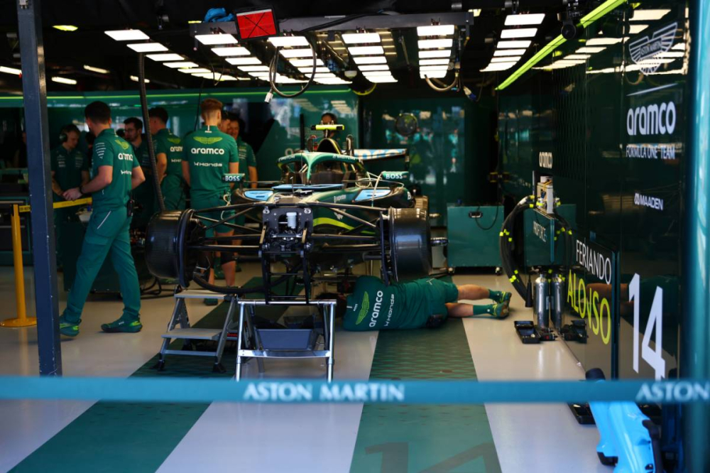 Nouveau coup dur pour Aston Martin : Fernando Alonso privé de roulage à Melbourne