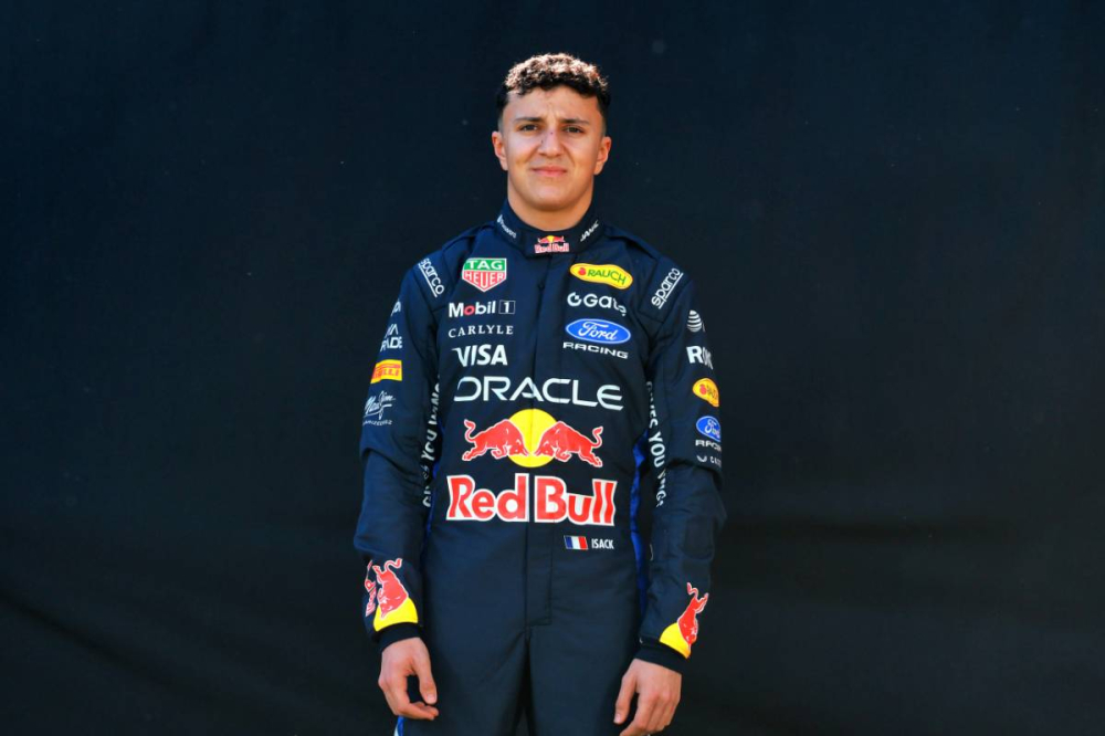 Isack Hadjar vise le podium avec Red Bull… mais garde les pieds sur terre