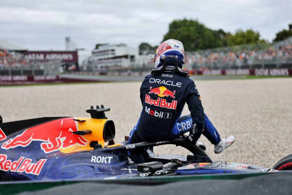 Max Verstappen perplexe après son crash en qualifications à Melbourne : 