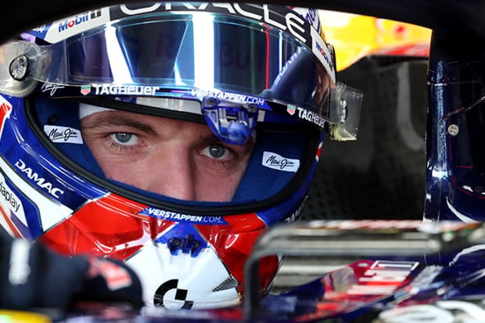 Verstappen s'engage avec une Mercedes aux couleurs Red Bull