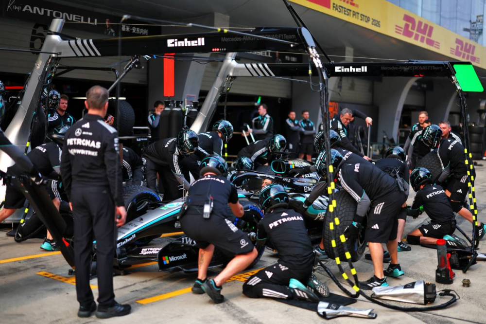 Mercedes frappe fort : George Russell domine l’unique séance d’essais libres à Shanghai
