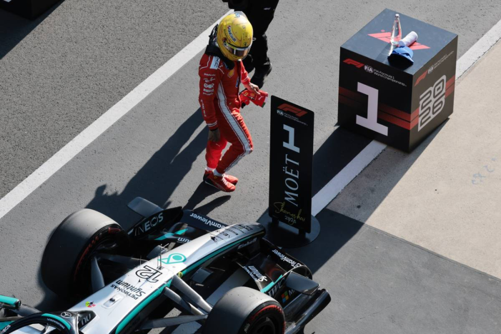 Lewis Hamilton accuse Mercedes d’utiliser un 
