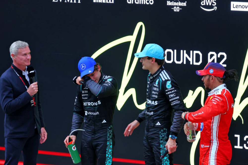 En larmes, Kimi Antonelli savoure son premier succès en Formule 1 et entre dans l'histoire