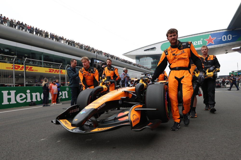 Les pilotes McLaren expliquent le double abandon en Chine