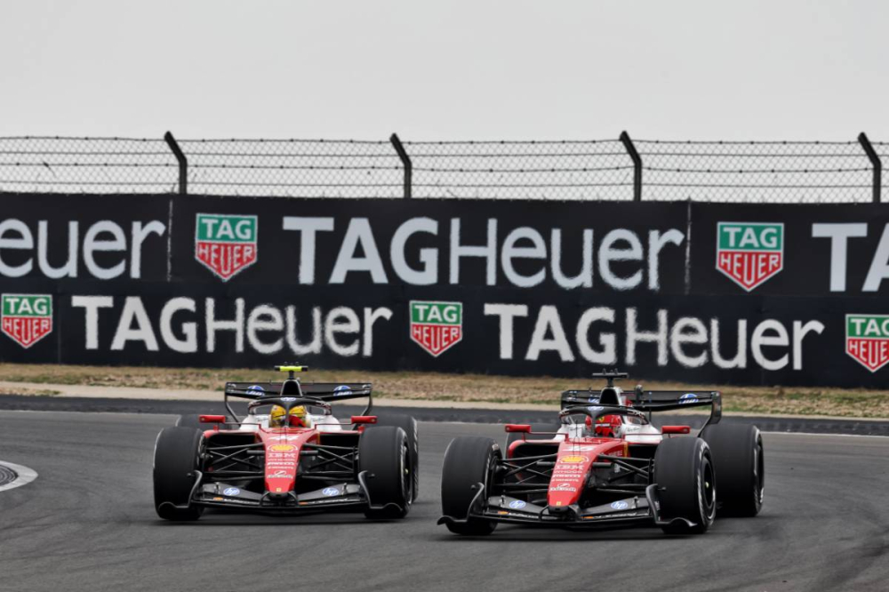 Charles Leclerc salue Hamilton après leur duel intense en Chine : 