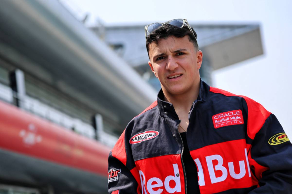 Isack Hadjar : la pause d'avril sera un casse-tête stratégique pour Red Bull