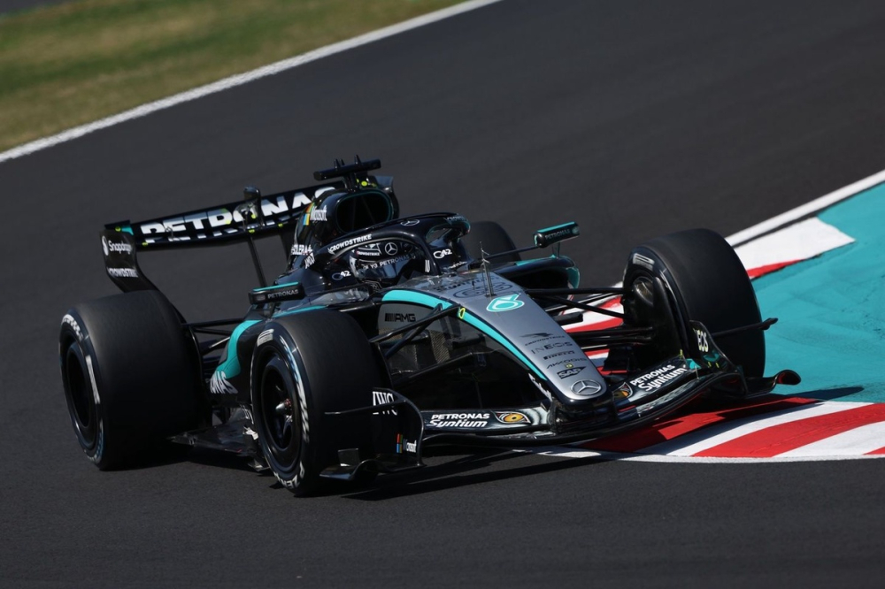 EL1 - Les Mercedes à l'aise d'entrée à Suzuka