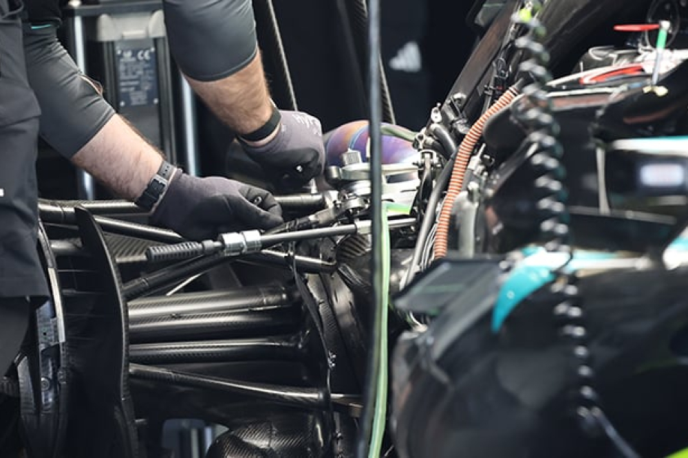 L’astuce de Mercedes et Red Bull qui agace Ferrari et inquiète la FIA