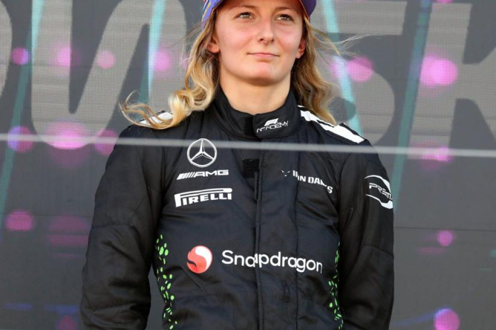 Doriane Pin pour la première fois au volant d'une monoplace Mercedes