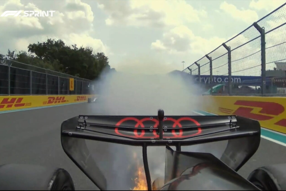 Catastrophe pour Nico Hülkenberg : sa monoplace prend feu avant même le départ à Miami