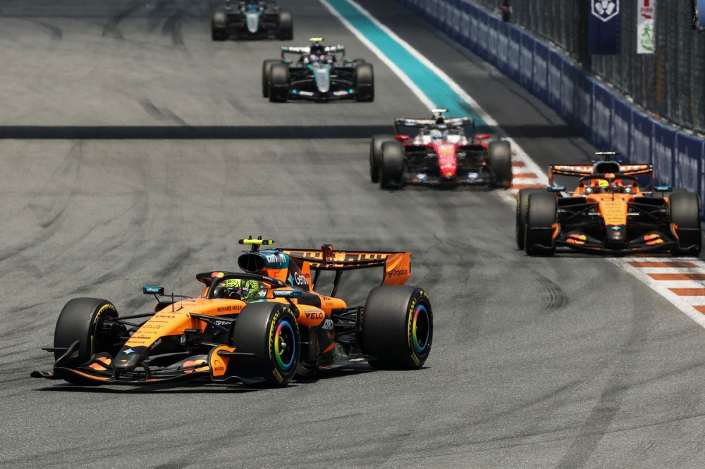 McLaren s'offre un doublé en sprint sous la chaleur de Miami