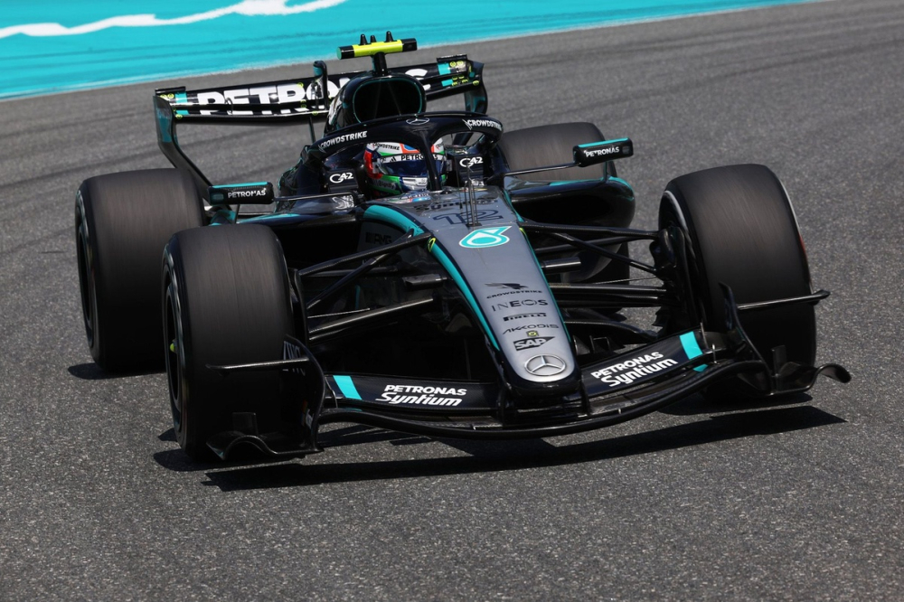 Mercedes reprend la main : Antonelli décroche la pole à Miami !