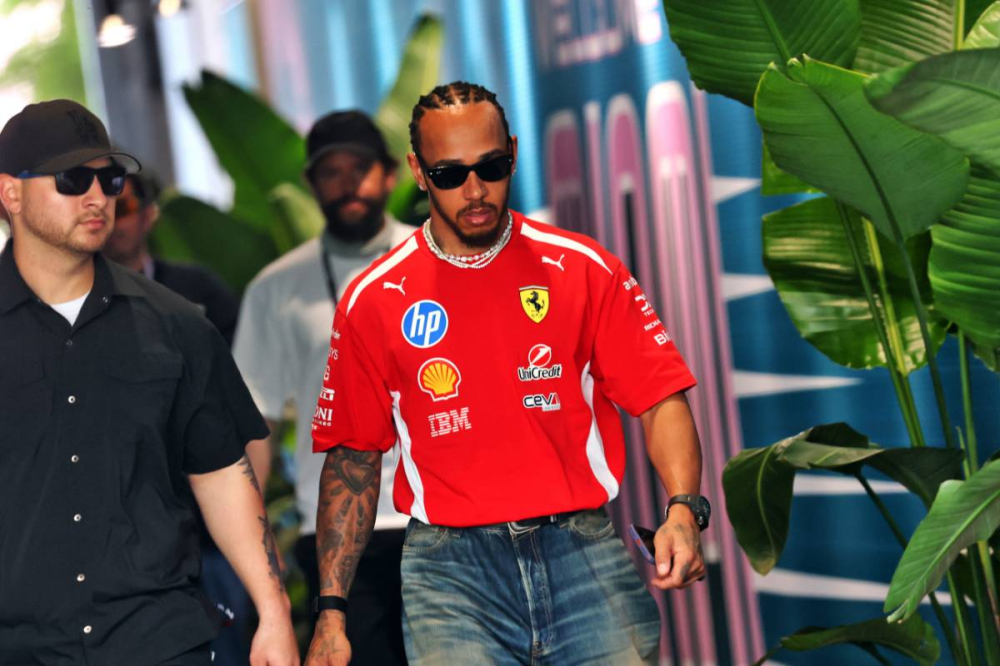 Lewis Hamilton met la pression sur Ferrari : un 