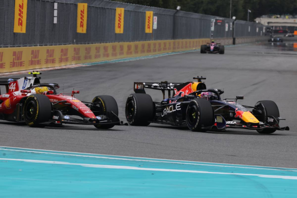 McLaren répond sèchement à Lewis Hamilton après sa théorie sur les évolutions